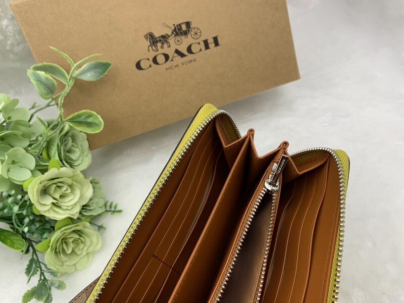 COACH コーチ 財布 長財布 ストラップ付き シグネチャー レディース ウォレット 新作 大容量 イエローグリーン 新品未使用 CK427 A204Z