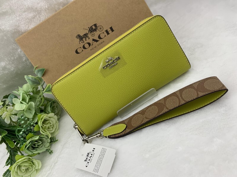 COACH コーチ 財布 長財布 ストラップ付き シグネチャー レディース ウォレット 新作 大容量 イエローグリーン 新品未使用 CK427 A204Z