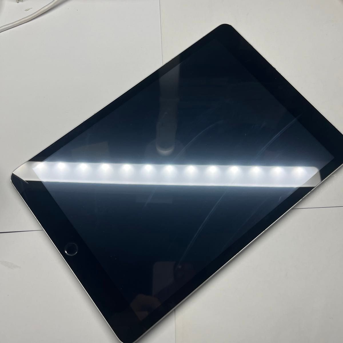iPad 第9世代　64GB Wi-Fiモデル　シルバー　ホームボタン沈みあり　指紋認証不可　ゴーストタッチあり　2021年モデル