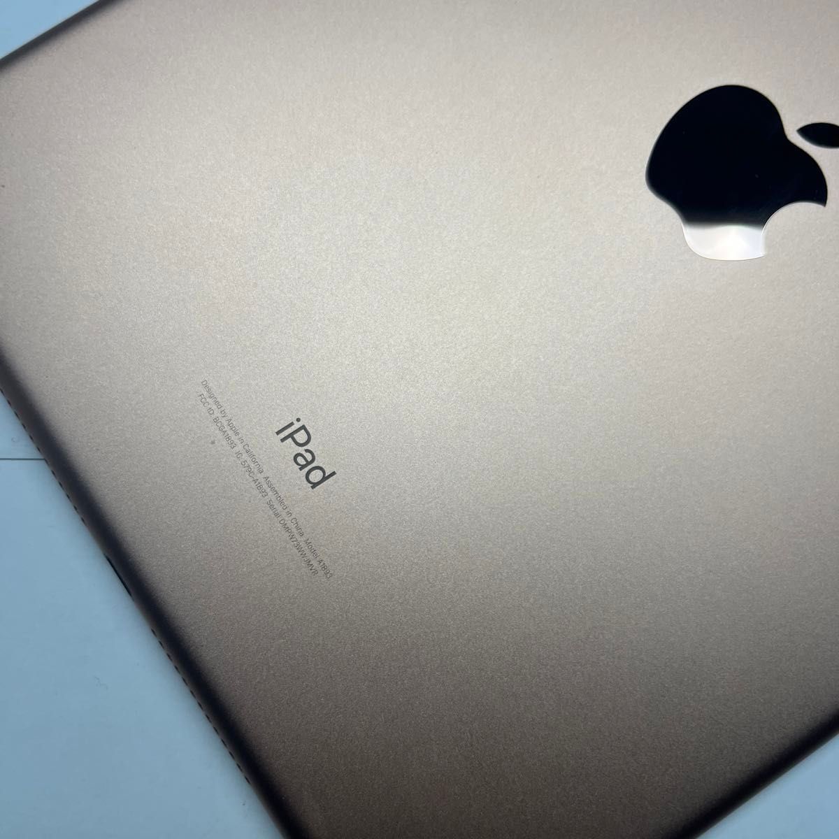 iPad 第6世代　32GB Wi-Fi シルバー　割れあり　2018年モデル