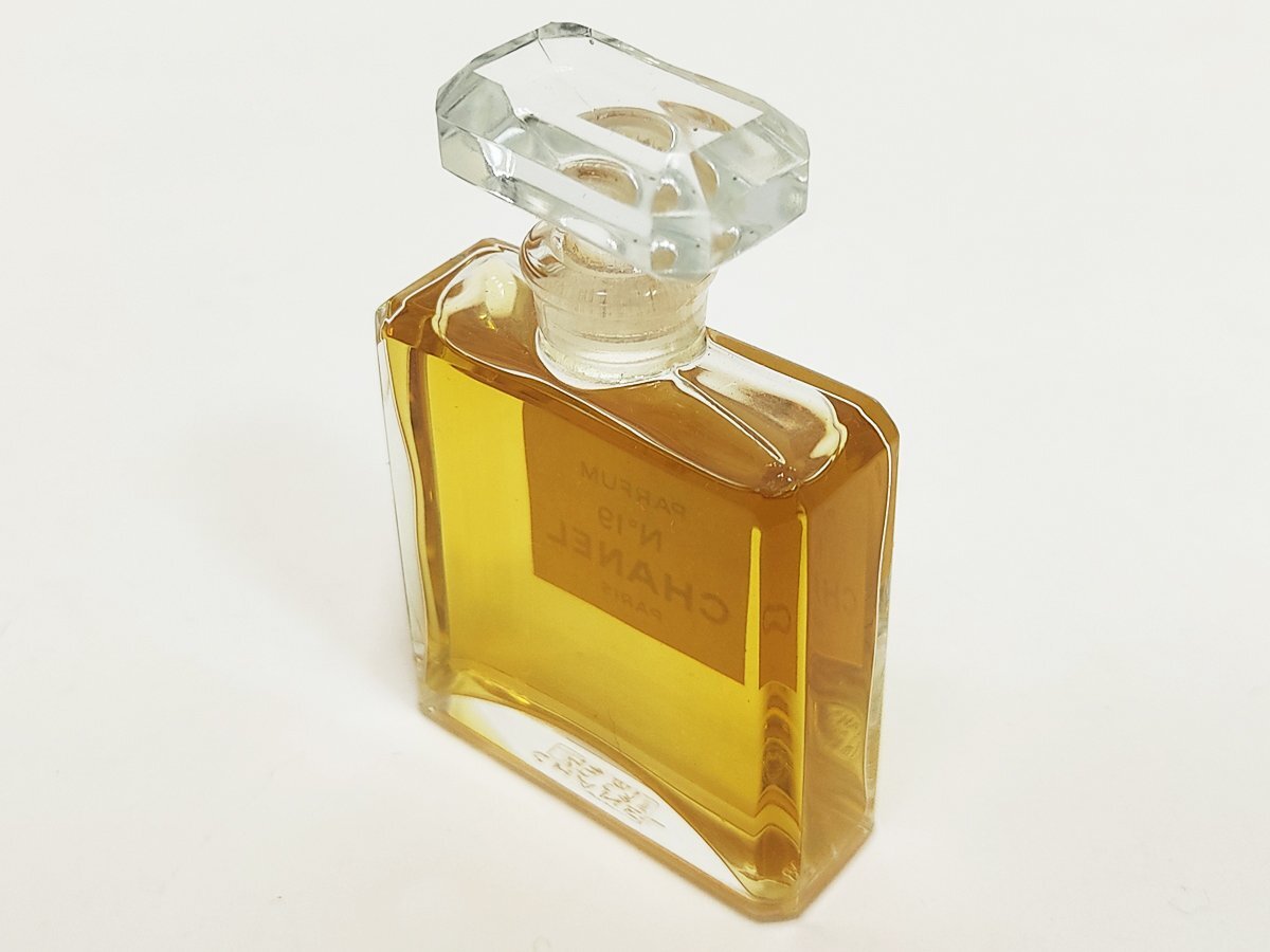 1円スタート まとめ売り CHANEL シャネル No19 香水 2点セット 50ml 14ml レディース パルファム 残量多 ケース 箱付き_画像7