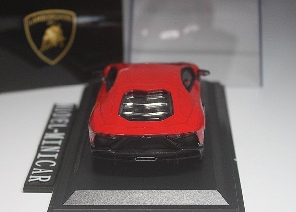 ▲入手困難！Lamborghini 1/43 ランボルギーニ LP720 AVENTADOR アヴェンタドール 50th 50周年 赤の画像3