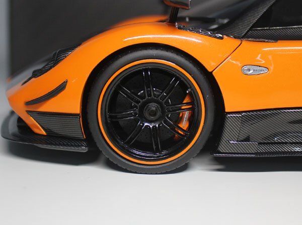 ▲入手困難！金属製！全開閉！Almost Real 1/18 パガーニ Pagani Zonda Cinque Coupe 2009 carbon fibre Orange 新品 ARの画像6