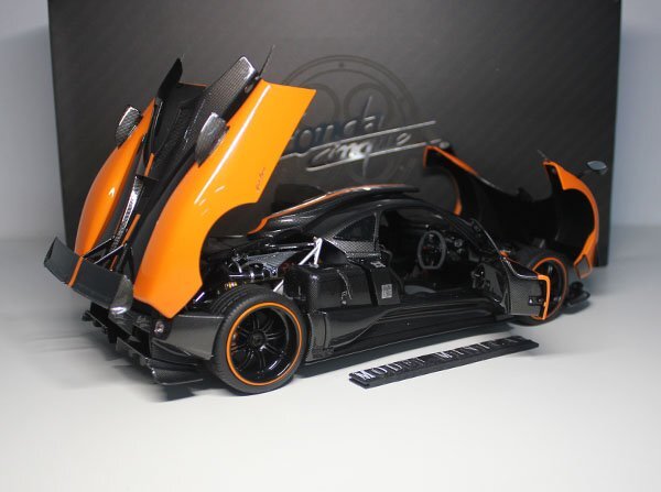 ▲入手困難！金属製！全開閉！Almost Real 1/18 パガーニ Pagani Zonda Cinque Coupe 2009 carbon fibre Orange 新品 ARの画像9