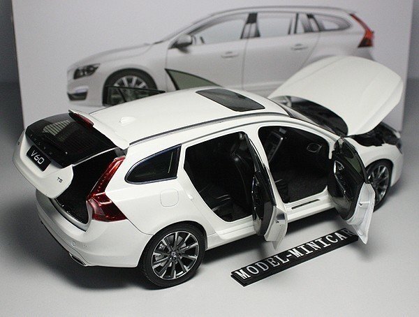 ▲VOLVO特注！1/18 ボルボ NEW V60 白 新品_画像3