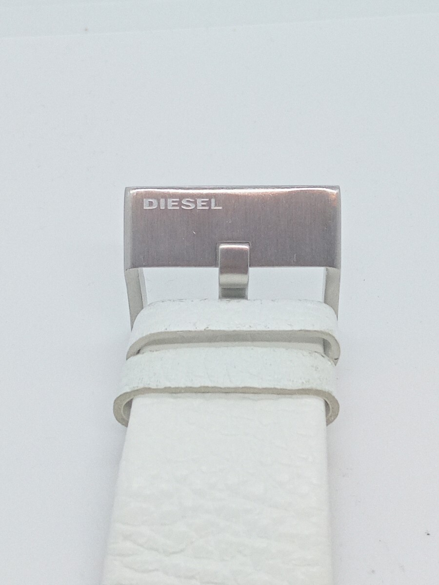  DIESEL ディーゼル DZ-1229 白文字盤 スモセコ メンズ腕時計 レザーベルト 電池交換済み 稼動品 中古品 箱あり 説明書あり クォーツ_画像10