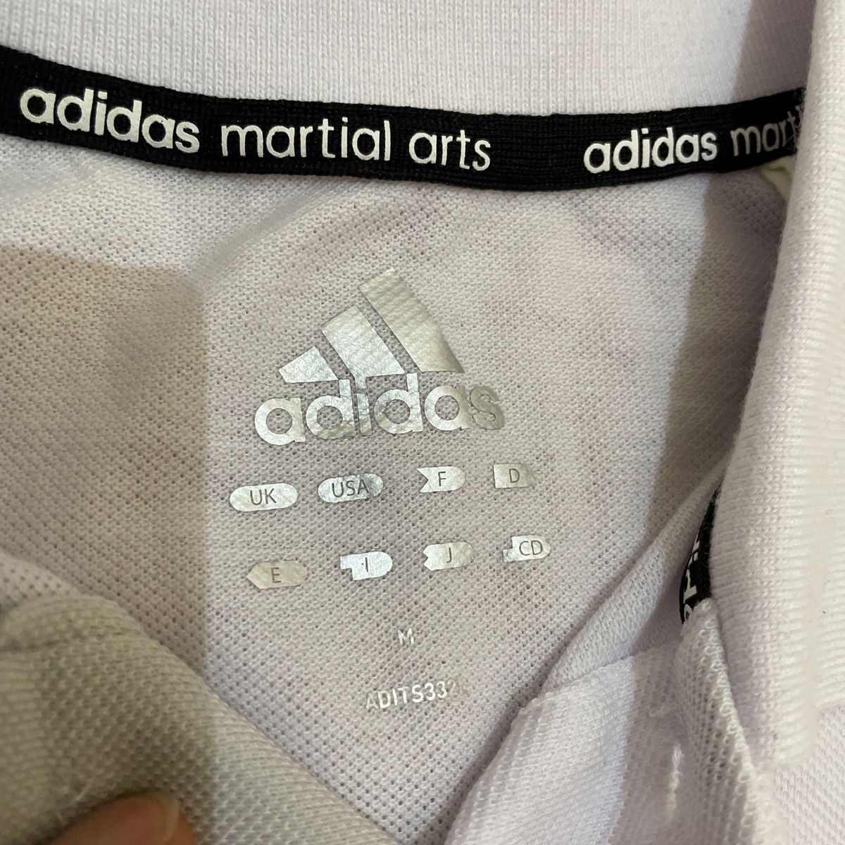 難あり　未使用　アディダス  adidas  ポロシャツ ロゴ 刺繍  Mサイズ　ホワイト　メンズ