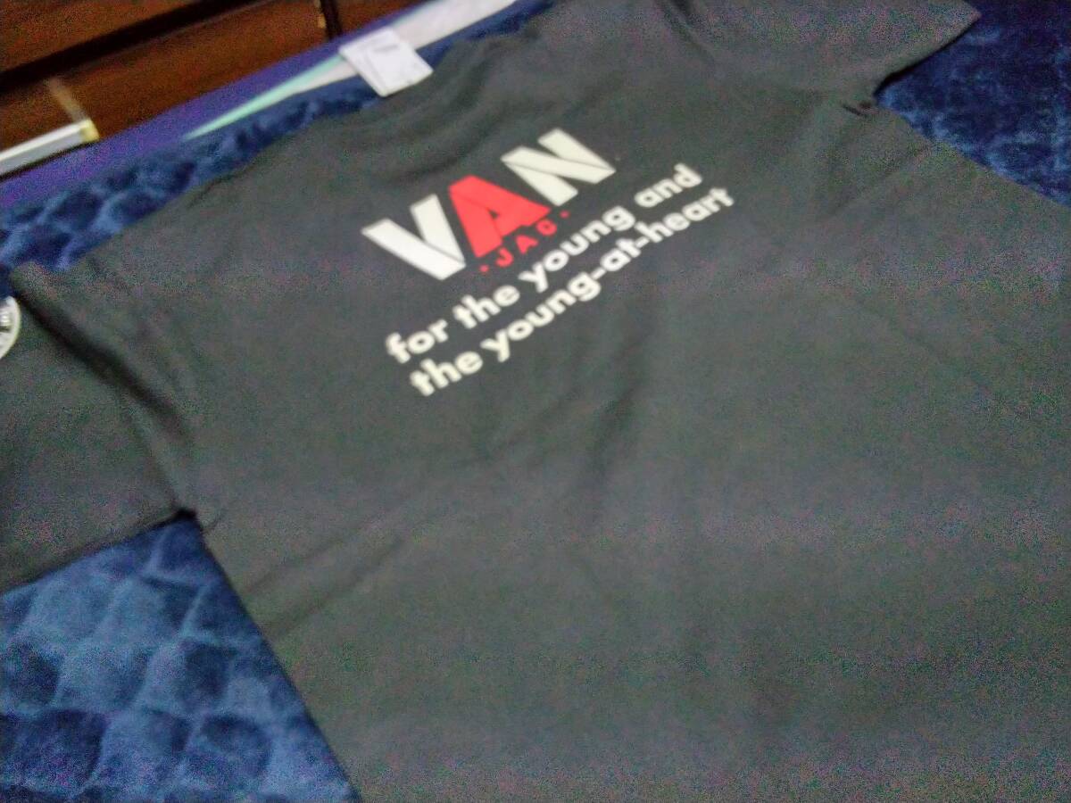 VAN JAC 　店舗限定　今期物　　半袖バックVANロゴワッペンプリントTシャツ　チャコールグレー　L　　新品未使用　アイビー_画像7