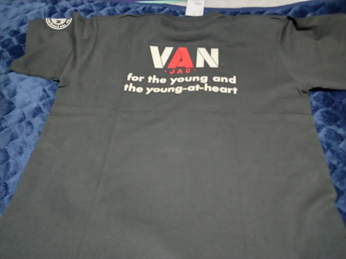 VAN JAC  店舗限定 今期物  半袖バックVANロゴワッペンプリントTシャツ チャコールグレー LL  新品未使用 アイビーの画像3