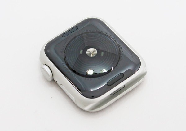 ◇【Apple アップル】AppleWatch SE 40mm GPS シルバーアルミニウム ホワイトスポーツバンド MYDM2J/A スマートウォッチの画像2