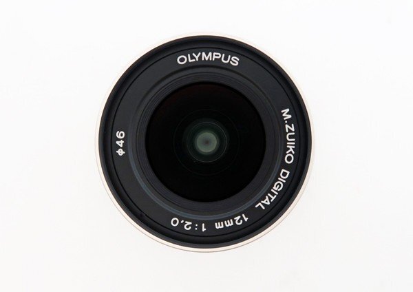 ◇【OLYMPUS オリンパス】M.ZUIKO DIGITAL ED 12mm F2.0 一眼カメラ用レンズ シルバーの画像2