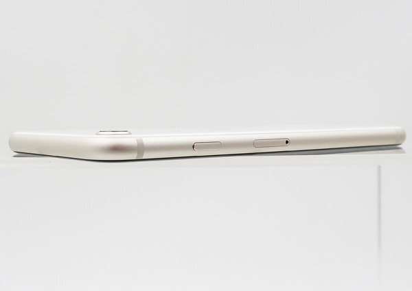 ◇【docomo/Apple】iPhone SE 第3世代 64GB SIMフリー MMYD3J/A スマートフォン スターライトの画像5