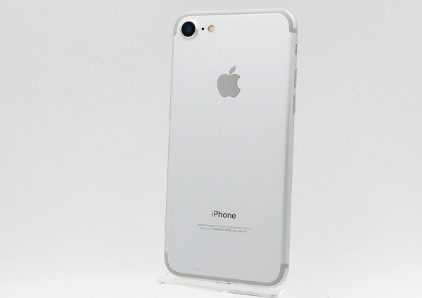 ◇【au/Apple】iPhone 7 32GB MNCF2J/A スマートフォン シルバーの画像1