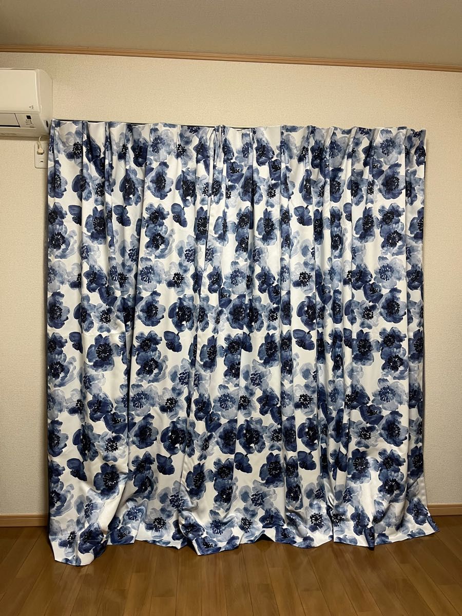 ニトリ/ オーダーカーテン/ 規格外/ 白地/ ネイビー花柄/ 華やか ニトリ/ オーダーカーテン/ 規格外/ 白地/ ネイビー花柄/ 華やか