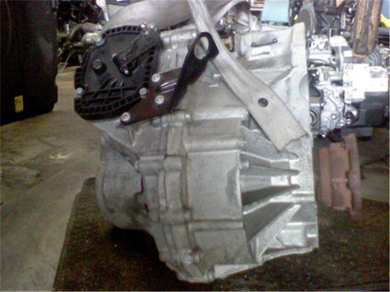  Audi original Audi A1 { 8XCHZ } Transmission P70400-21004693