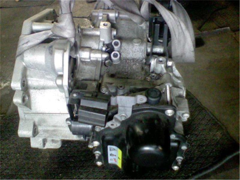  Audi original Audi A1 { 8XCHZ } Transmission P70400-21004693