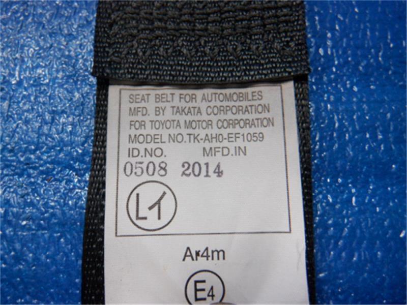  Toyota original Noah { ZRR85W } rear seat belt P10700-22017691