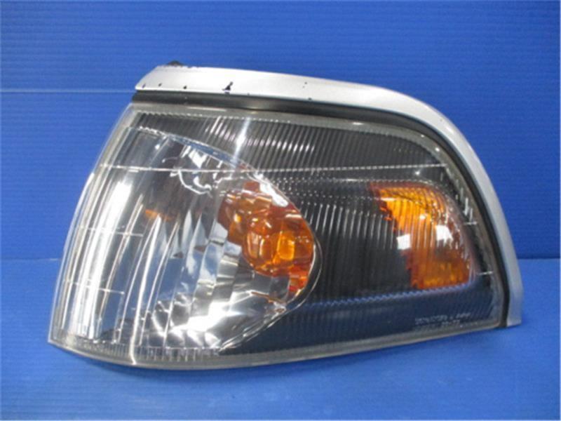  Toyota original Hiace Regius { RCH47W } left clearance lamp 81520-26150-B0 P10100-24005529