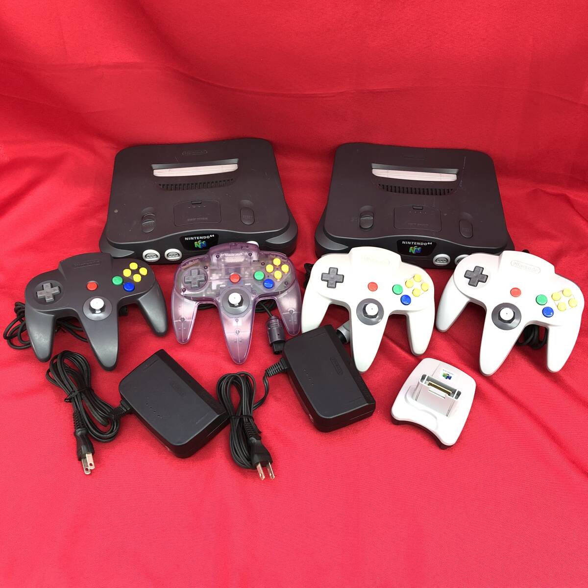 □現状品/Nintendo 64本体まとめ【Nintendo 64本体/NUS-001/ブラック/64GBパック/コントローラー/レトロ/ロクヨン】M0422の画像1