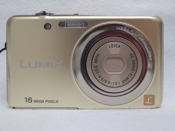 パナソニック Panasonic 　デジカメ　LUMIX　DMC-FH7　/バッテリー・箱付属_画像2