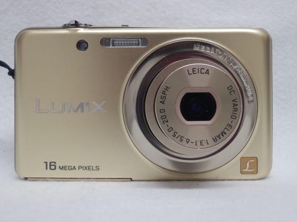 パナソニック Panasonic 　デジカメ　LUMIX　DMC-FH7　/バッテリー・箱付属_画像3