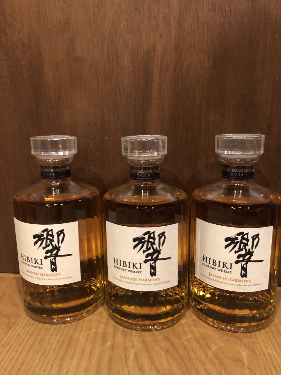 SUNTORY WHISKY 響 HIBIKI JAPANESE HARMONY サントリー ウイスキー 43％ 700mlの画像1