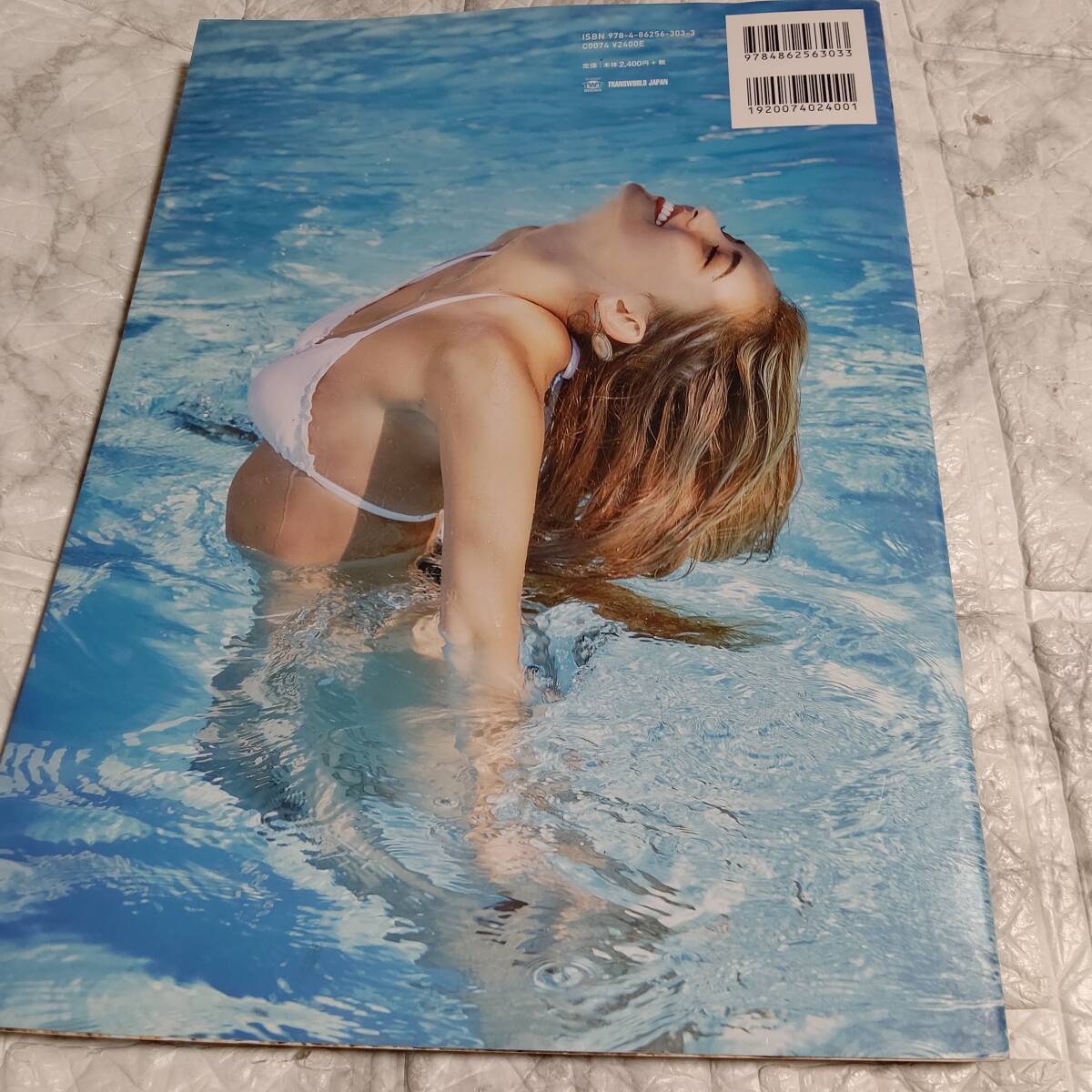 初版 KAREN写真集 1st solo PHOTO BOOK : KAREN(サイバージャパン)　Ｔバック グラビア アイドル 水着 ビキニ 下着_画像10