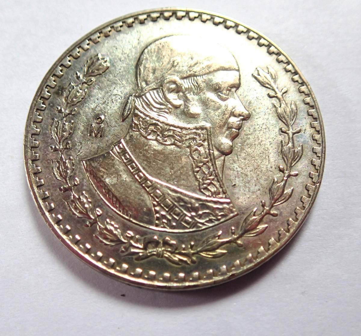 メキシコ 1962年1ペソ銀貨 15.94g直径3.45ミリ古銭 海外銀貨 アンティークMEXICANOS・1962・UN・PASOの画像1