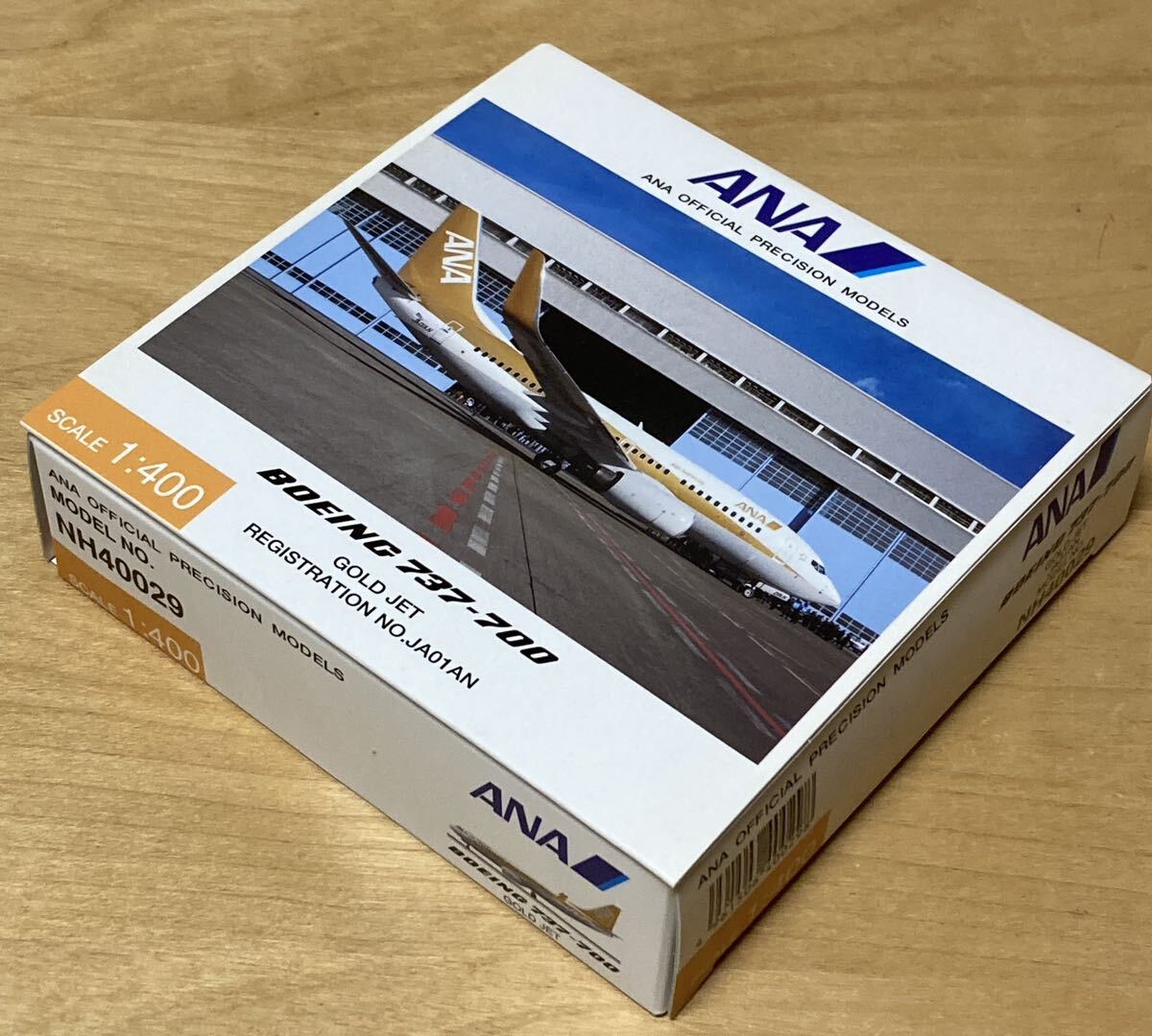 ★全日空ANA★BOING 737-700★1/400★No.NH40029★JA01AN★GOLD JET★新品未開封 全日空商事 ボーイング ゴールドジェット飛行機模型 _画像2