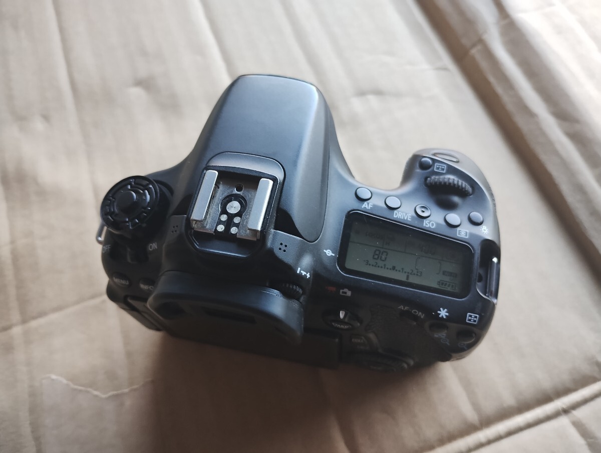 Canon EOS 70D ボディ 一眼デジタルカメラ 元箱バッテリー充電器ストラップ付の画像1