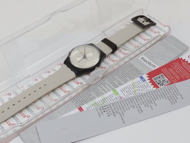 2404-559 スウォッチ クオーツ 腕時計 美品 SWATCH SUOC104 純正 シリコンベルト 箱 説・保有り_画像8