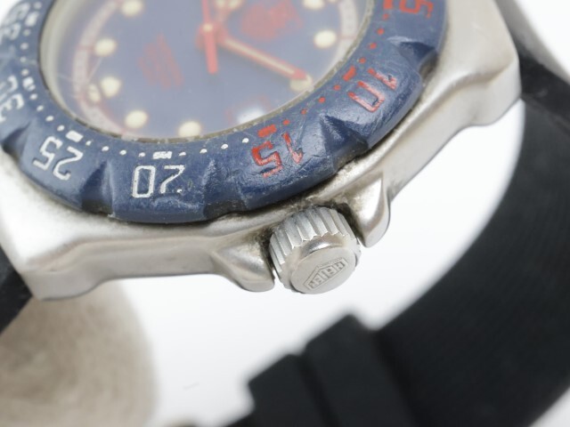 2404-566 タグホイヤー クオーツ腕時計 プロフェッショナル 200M WA1410 日付_画像2