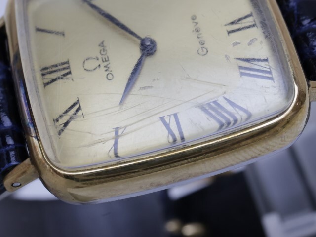 2404-598 オメガ 手巻き式 腕時計 OMEGA ジュネーヴ 金色文字盤 角形 金色ケース ローマン数字の画像8