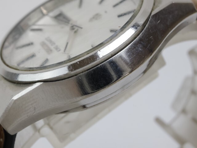 2404-620 セイコー クオーツ 腕時計 SEIKO 0853 8000 キングクオーツ デイデイト ストライプ柄文字盤 変形ケースの画像3