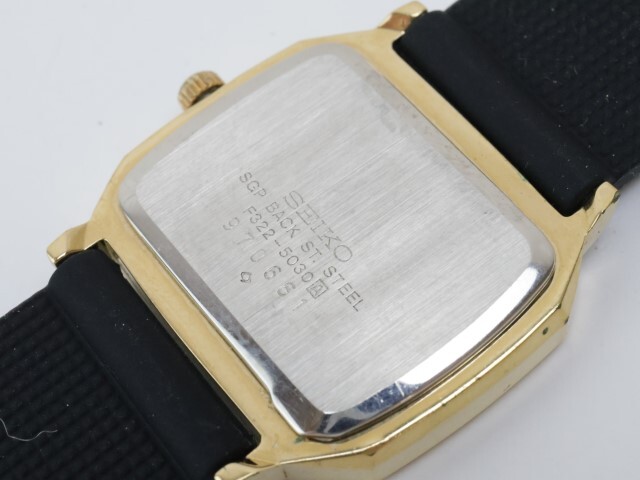 2404-630 セイコー クオーツ 腕時計 SEIKO F322 5030 デジタル 横型 金色ケース_画像6