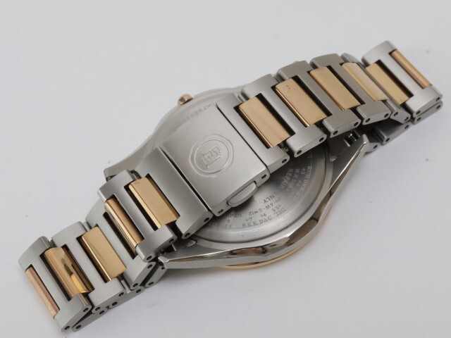 2404-666 シチズン 電波ソーラー 腕時計 美品 CITIZEN H149-T023541 エクシード 日付 エコドライブ チタン シェル文字盤 純正ブレスの画像4