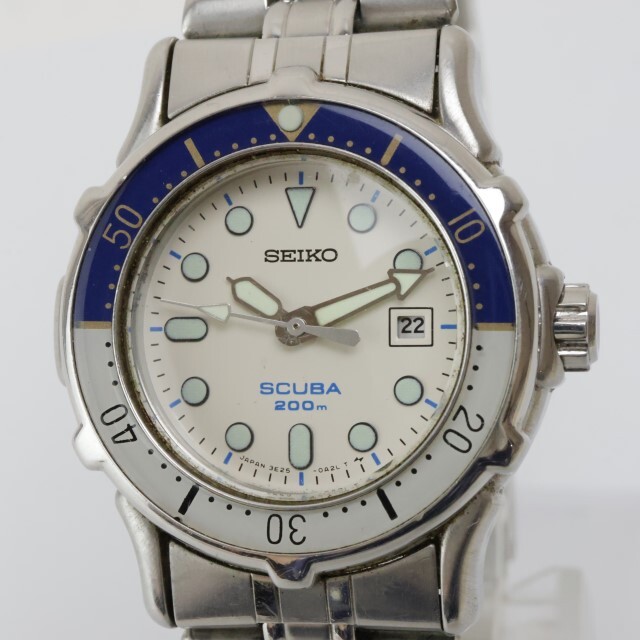 2404-642 セイコー クオーツ 腕時計 SEIKO 3E25 0A60 スキューバ 200m 日付 クリーム文字盤 純正ブレスの画像1