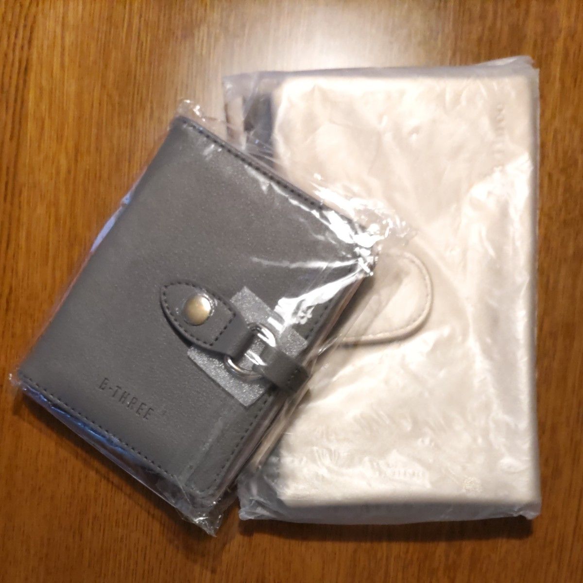 〈未使用〉ビースリー B-Three　BOOK型カードケース＆ マルチ収納ケース 
