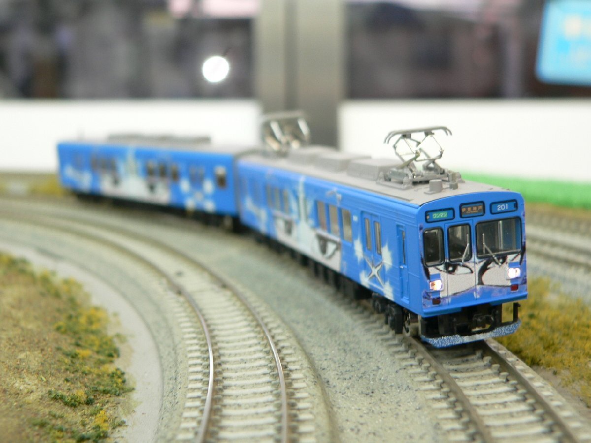 *もけいや松原*ライト点灯特製品 伊賀鉄道２００系２０１忍者列車青色Ｍ付２両セット_画像2