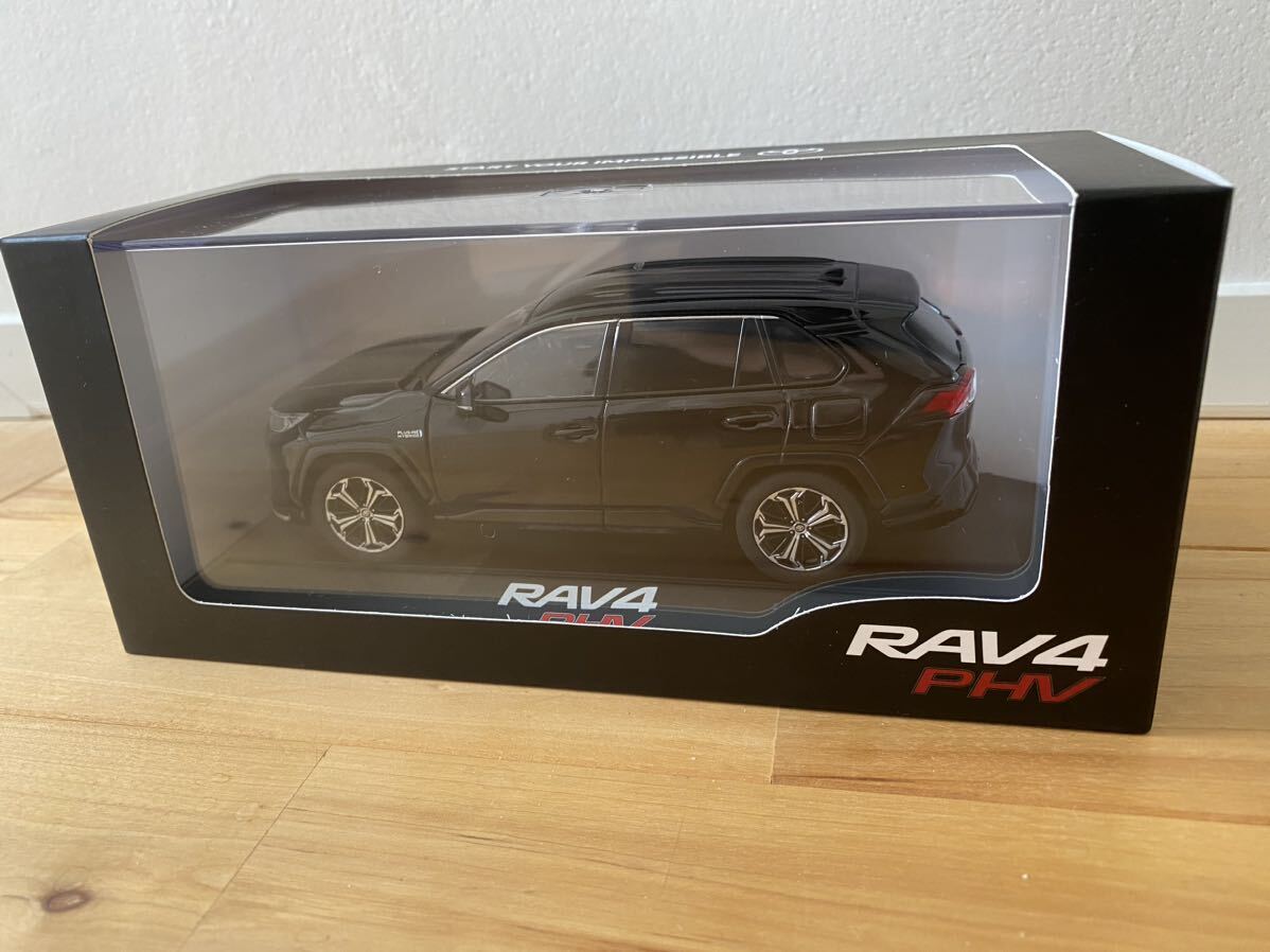 トヨタ博物館特注箱付き　トヨタ RAV4 PHV アティチュードブラックマイカ　1/30 カラーサンプル