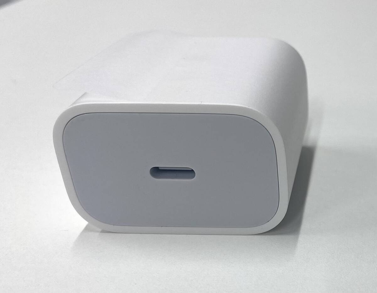 《新品未使用！ Apple純正 A2305 電源アダプター USB-C iphone iPad 充電器 20W》の画像3