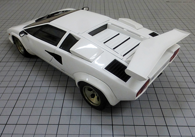 AUTO-art 1/18 Lamborghini Countach LP5000S 1982 (ホワイト）の画像5