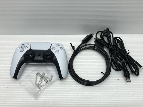 N255-240423-51 PlayStation 5 CFI-2000A01 PS5 1TB ホワイト Slimモデル 【中古品】の画像3