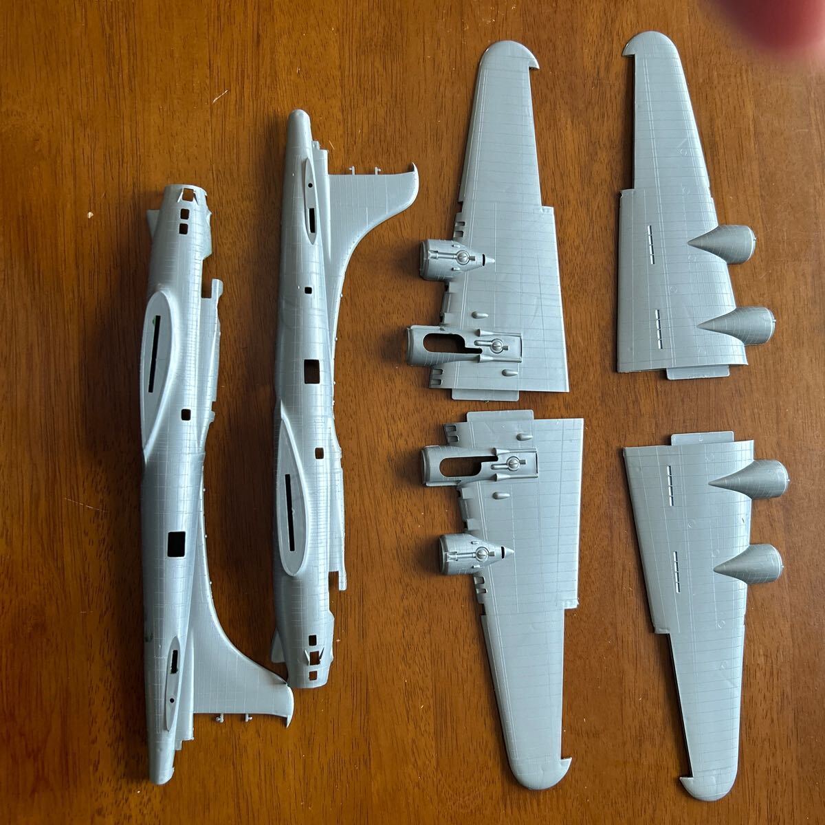 エアフィックス 1/72 ボーイング　B-17G(自己所有、機内塗装済み、キャノピーにクリア塗装開始、部品は揃っている？)画像容認の方へ_画像3