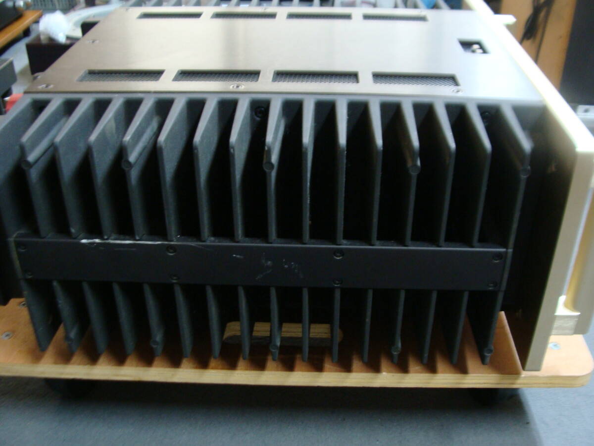 Accuphase A-50 power amplifier Accuphase Junk 