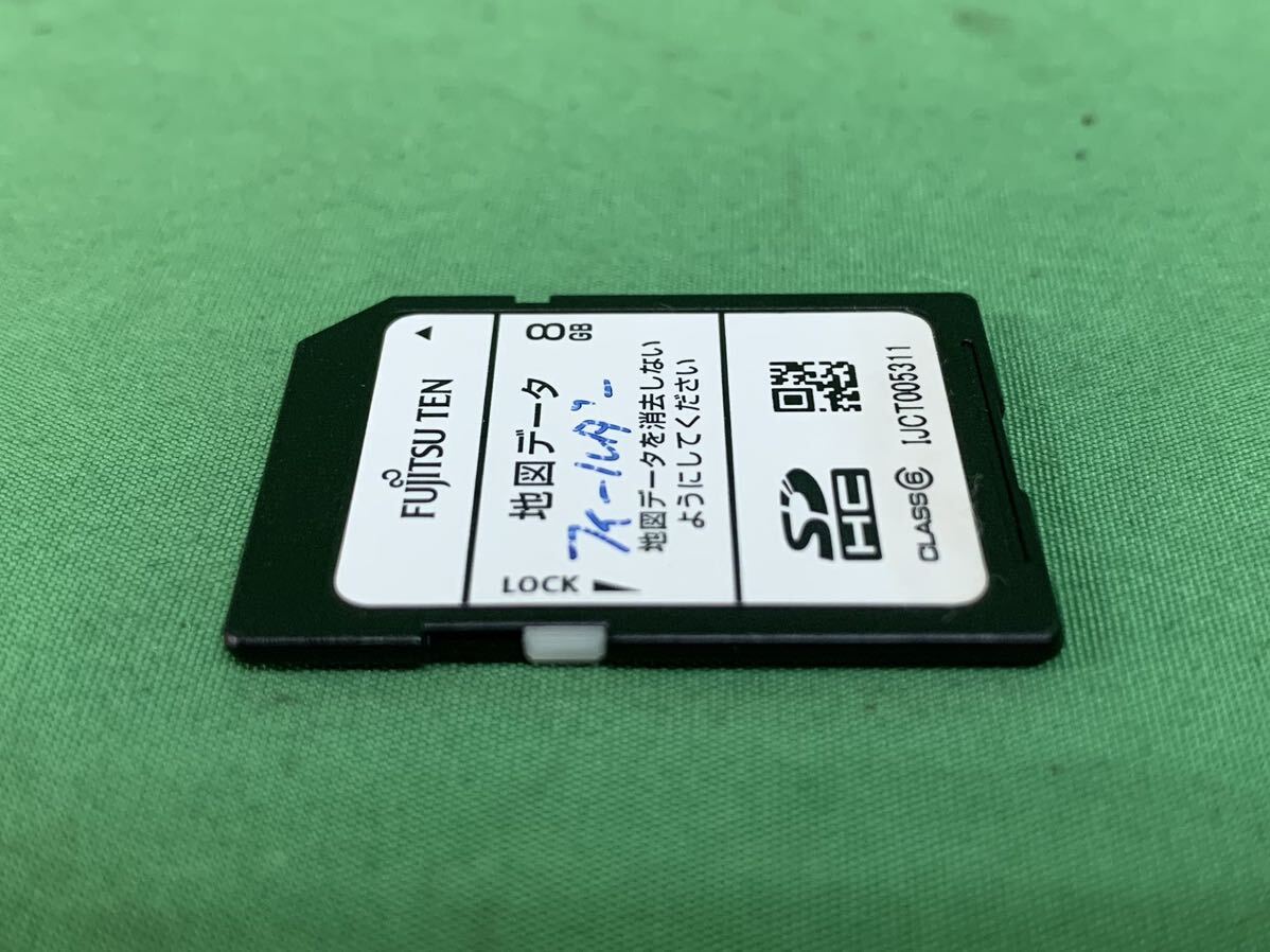 KQ088 中古 カローラフィールダー 取り外し SDカード 8G 地図データ IJCT005311 動作保証_画像5