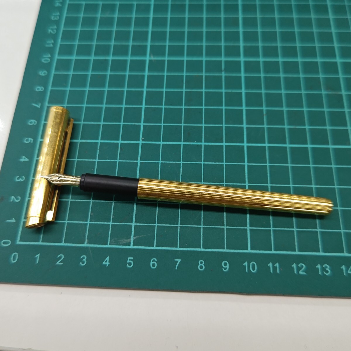  万年筆 dunhill ダンヒル ペン先 14K 585 ゴールドカラー 筆記用具 ★ みの画像1