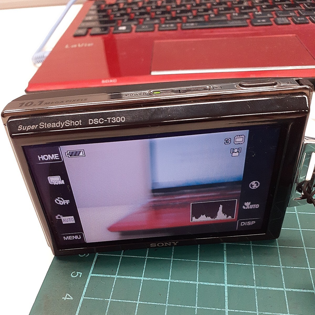 SONY ソニー Cyber-shot サイバーショット DSC-T300 コンパクトデジタルカメラ ケース 充電器バッテリー付き　だ_ピントが合わずブルブルしています