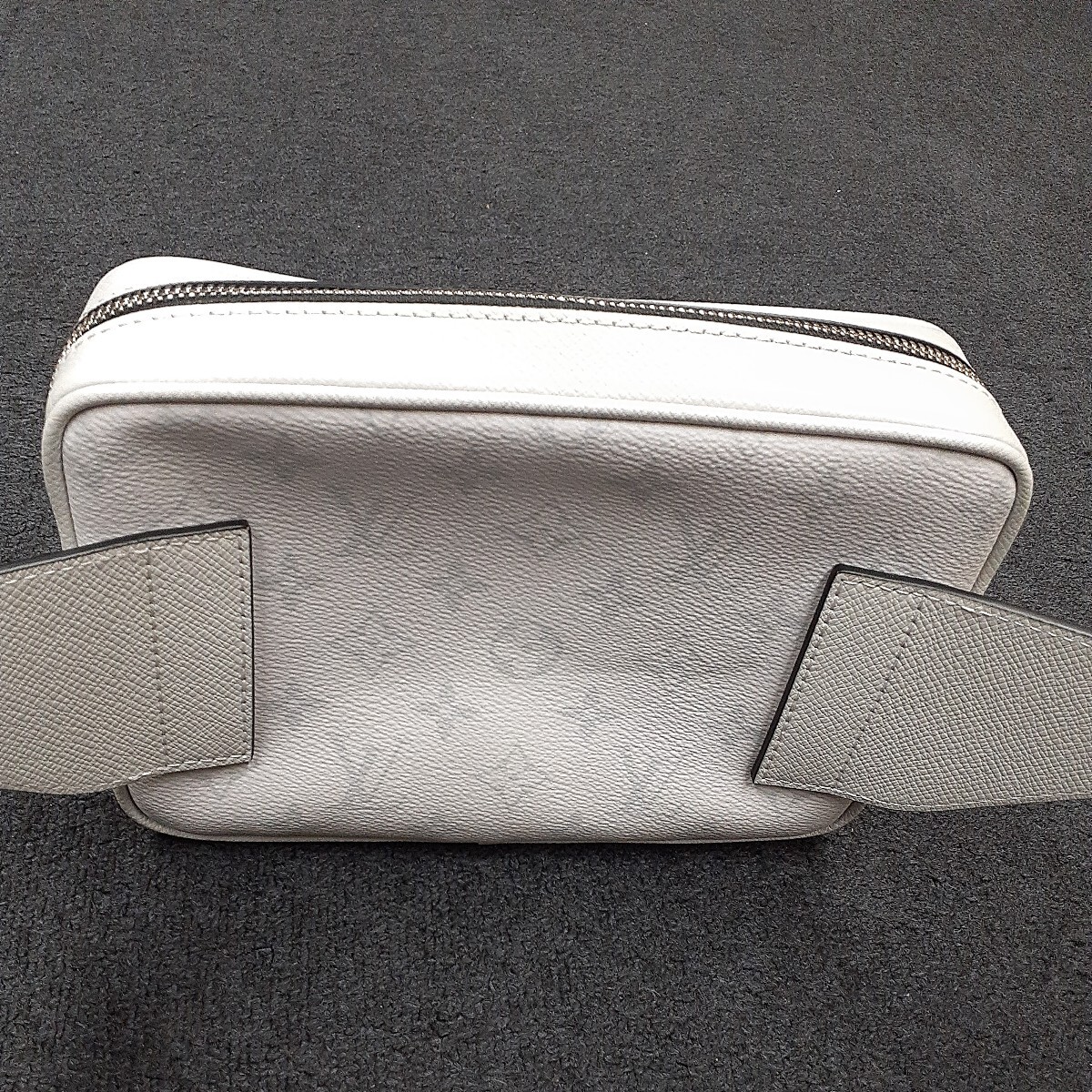 Louis Vuitton ルイヴィトン タイガラマ モノグラム バムバッグ FO2270 ホワイト系 ボディバッグ 箱 保存袋付き　エ_画像4