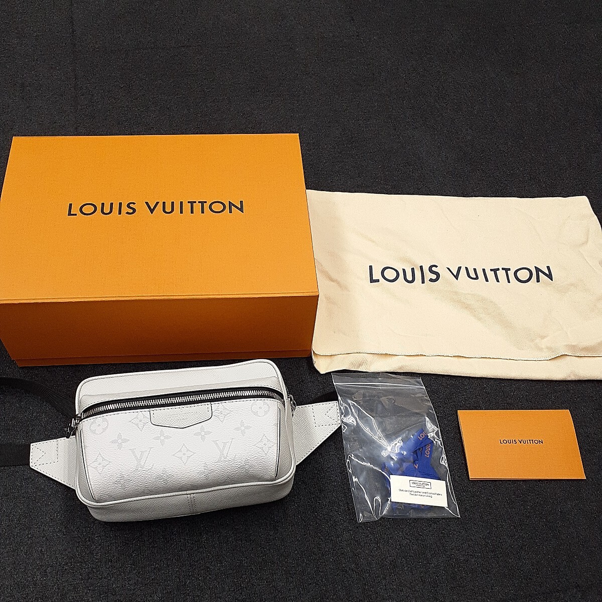 Louis Vuitton ルイヴィトン タイガラマ モノグラム バムバッグ FO2270 ホワイト系 ボディバッグ 箱 保存袋付き　エ_画像1